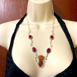 NWT Beautiful necklace and earring set